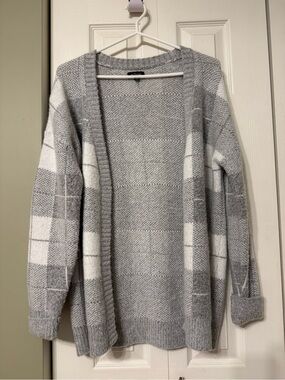 Eclipse Gray and White Plaid Open-Front Cardigan